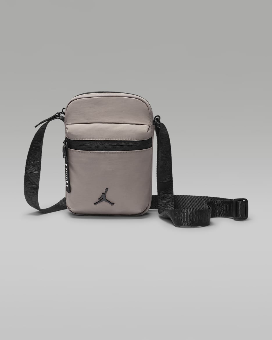 NIKE公式】ジョーダン エアボーン フェスティバル バッグ.オンラインストア (通販サイト)